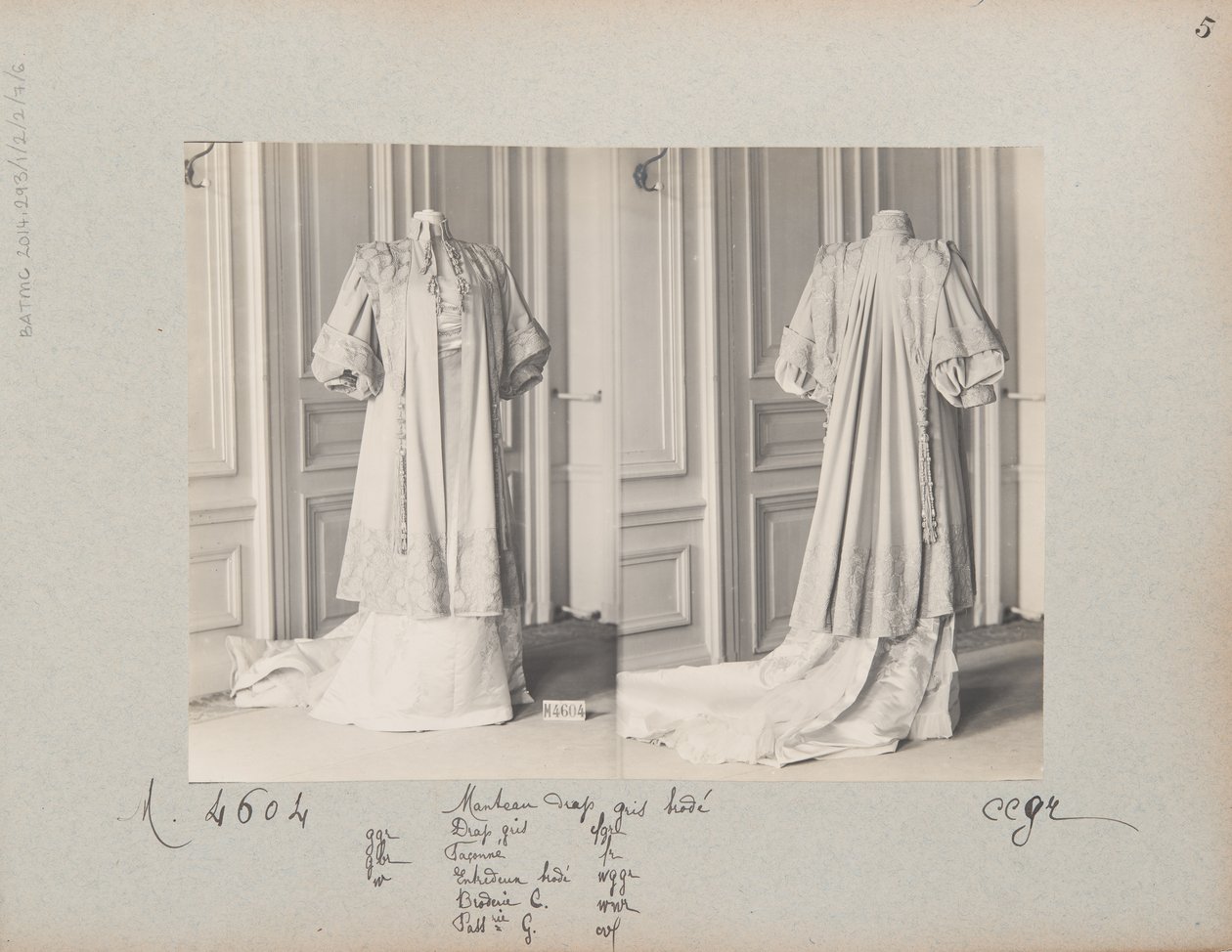 Albumsida: House of Worth, Coat av Photographer French