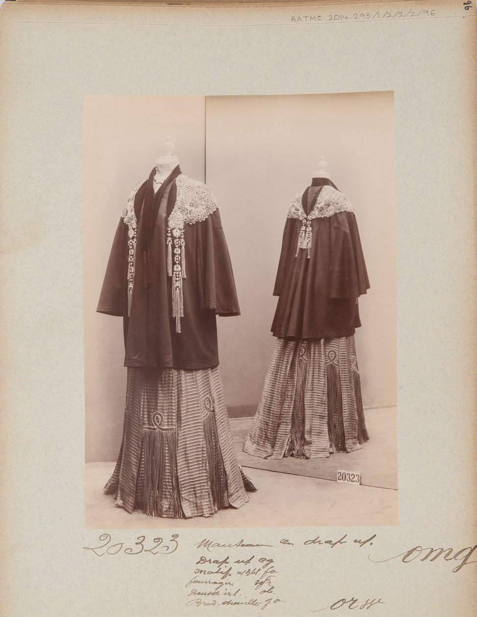 Albumsida: House of Worth, Coat av Photographer French