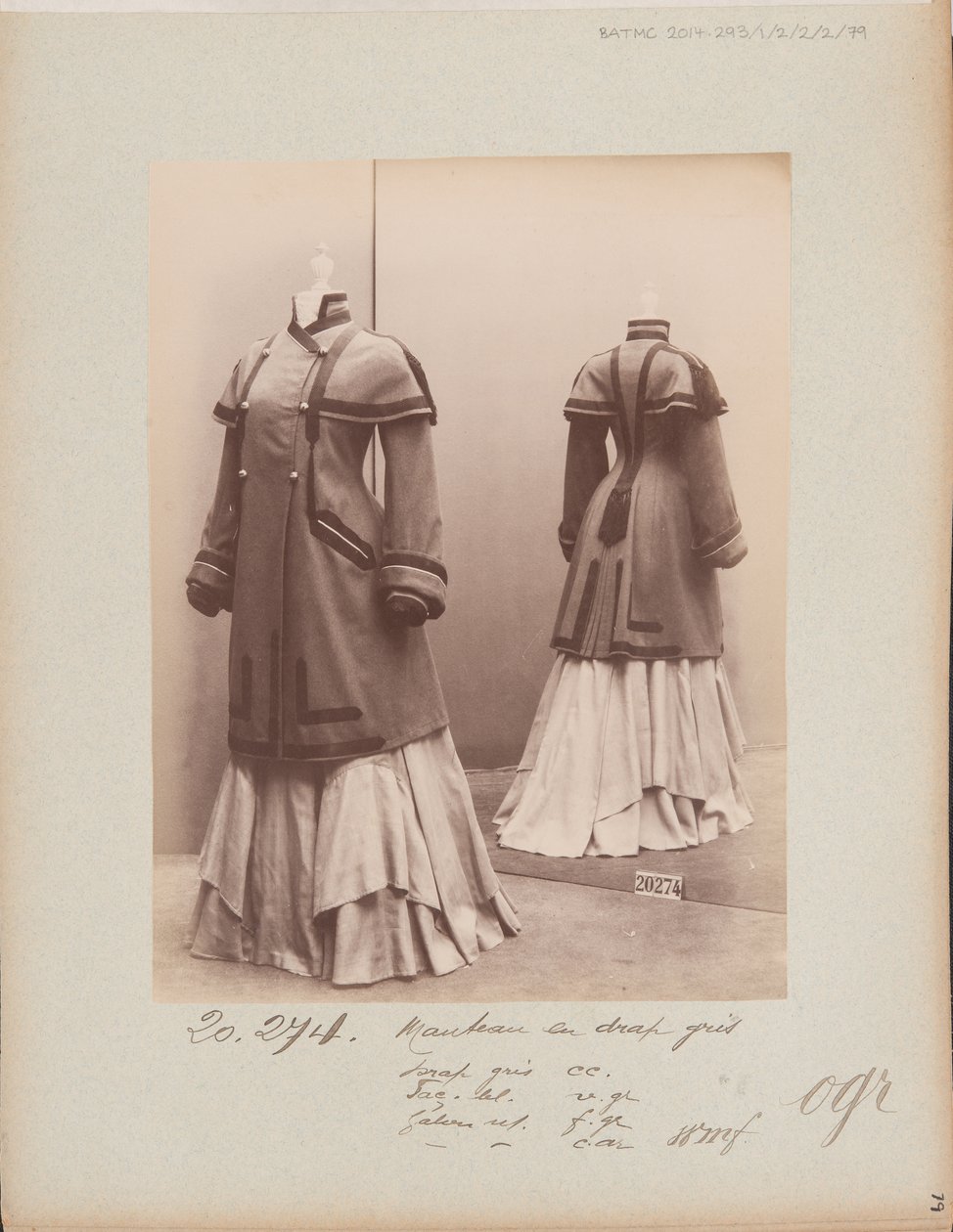 Albumsida: House of Worth, Coat av Photographer French