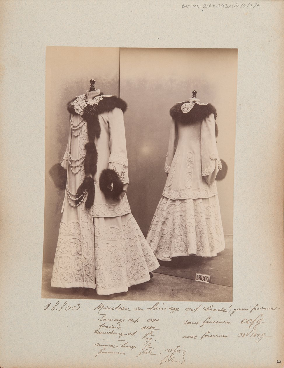 Albumsida: House of Worth, Coat av Photographer French