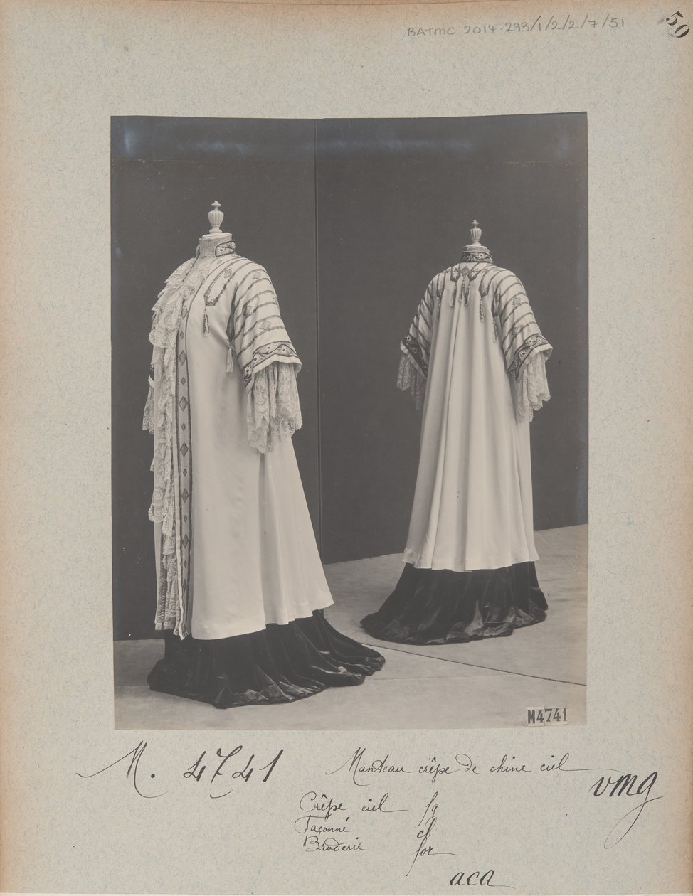 Albumsida: House of Worth, Coat av Photographer French