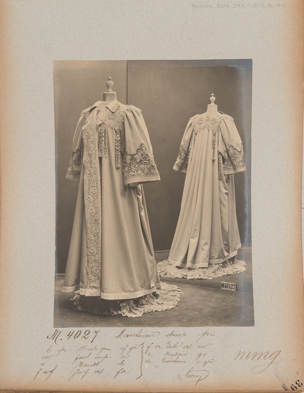 Albumsida: House of Worth, Coat av Photographer French