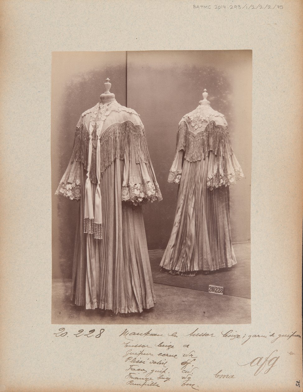 Albumsida: House of Worth, Coat av Photographer French