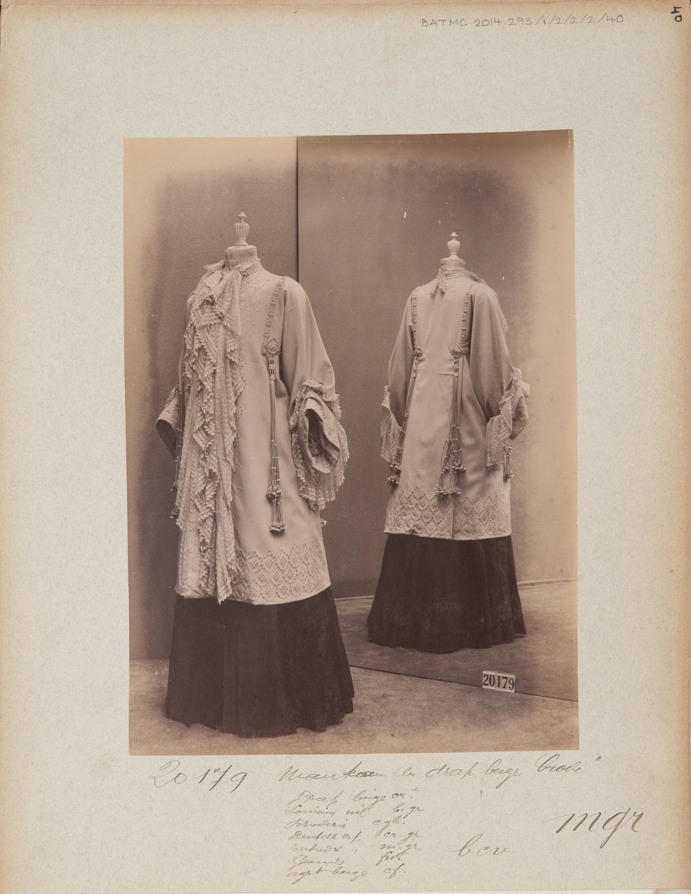 Albumsida: House of Worth, Coat av Photographer French