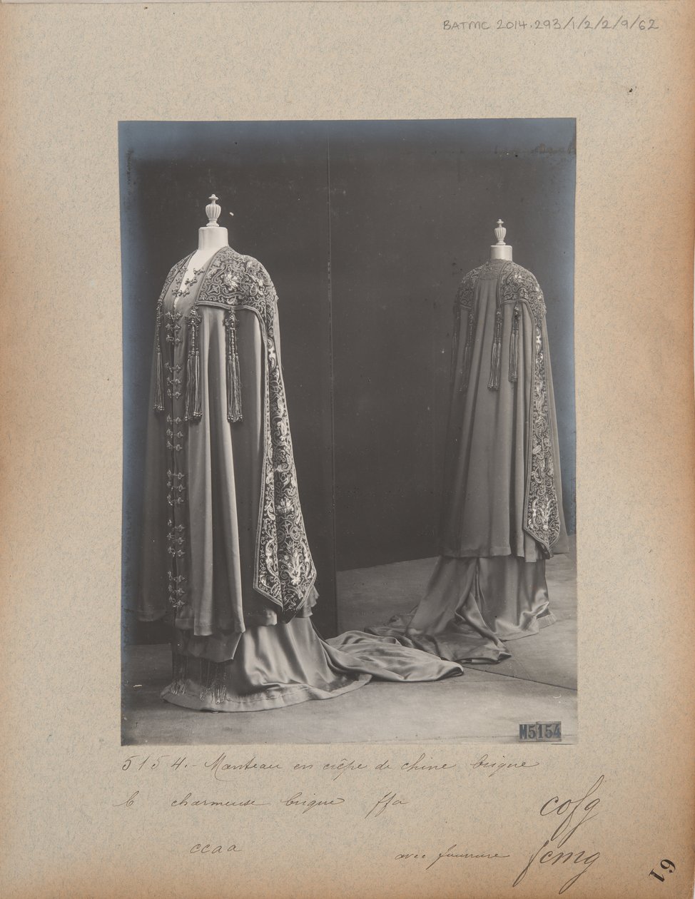 Albumsida: House of Worth, Evening Cape av Photographer French