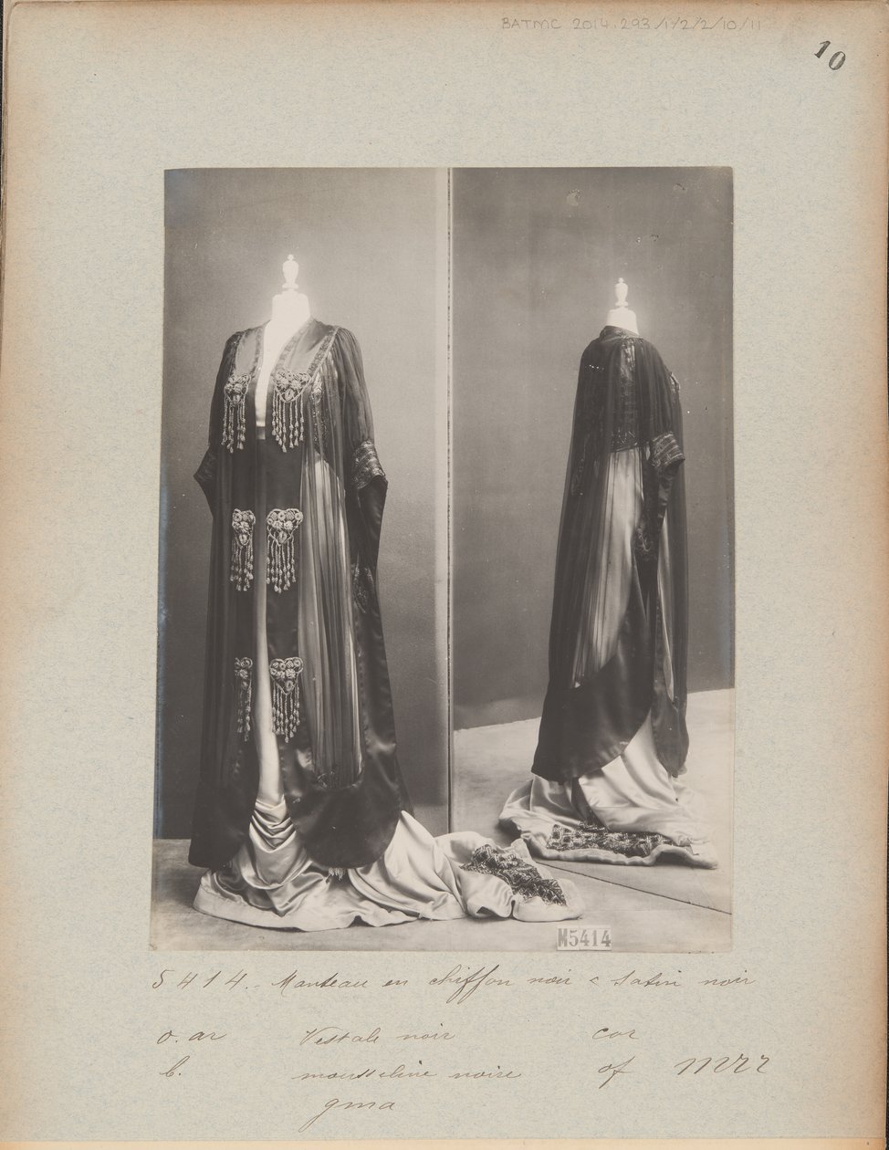 Albumsida: House of Worth, Evening Mantle av Photographer French
