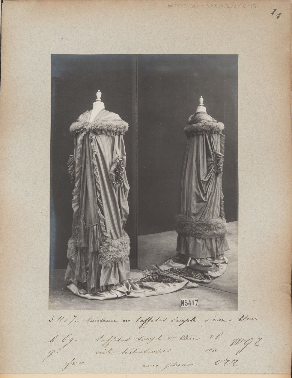 Albumsida: House of Worth, Evening Mantle av Photographer French