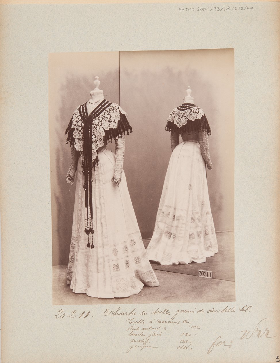 Albumsida: House of Worth, Shoulder Cape av Photographer French