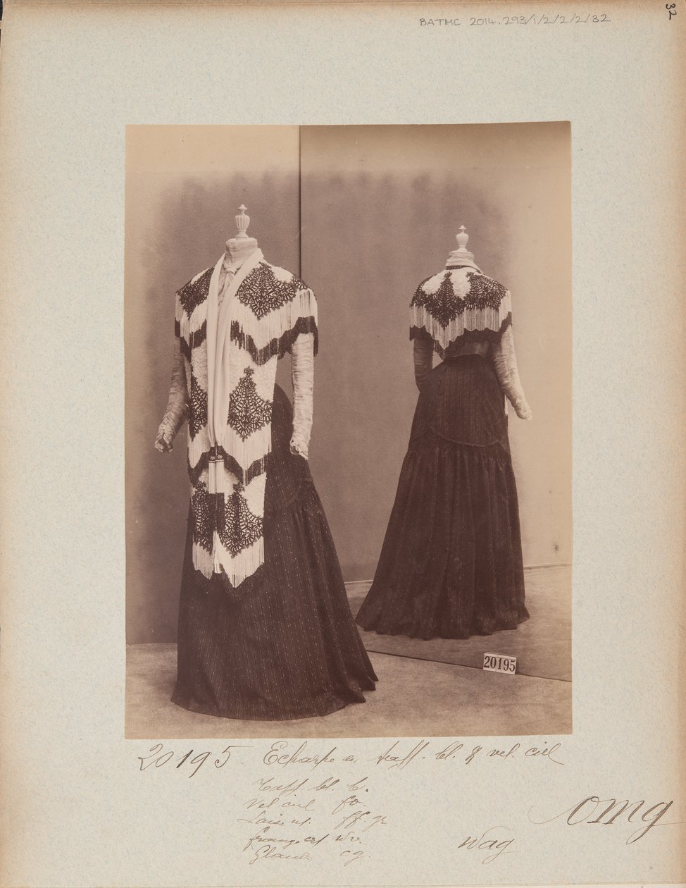 Albumsida: House of Worth, Shoulder Cape av Photographer French
