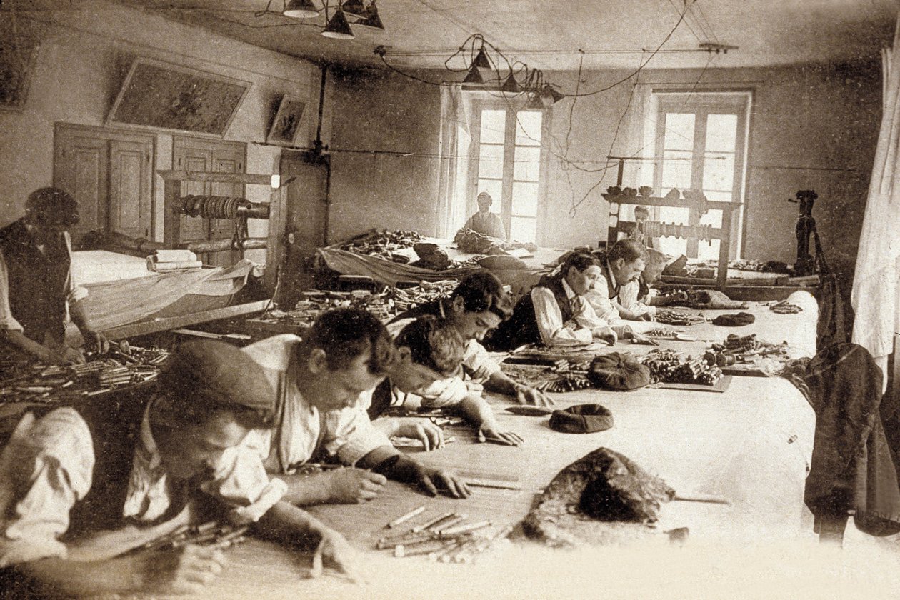 Aubusson Tapestry Factory, Frankrike, ca. 1900 (s/v foto) av Photographer French