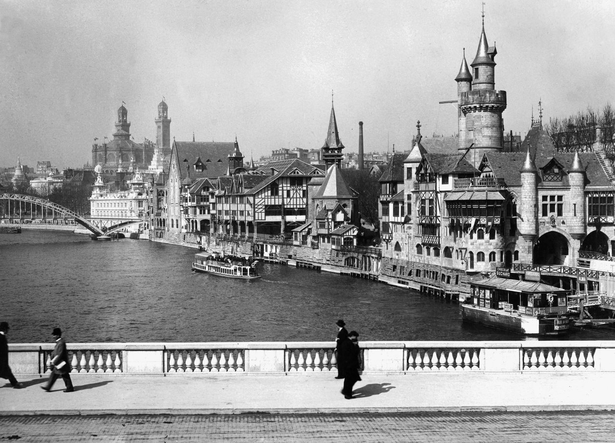 Nygotisk arkitektur byggd för världsutställningen 1900, Paris (s/v foto) av Photographer French
