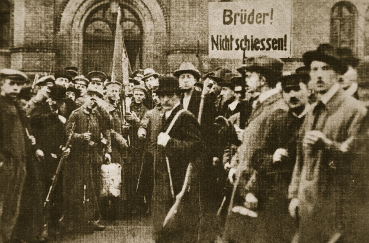"Bröder, skjut inte!", protest i Berlin, november 1918 (sepiafoto) av Photographer German