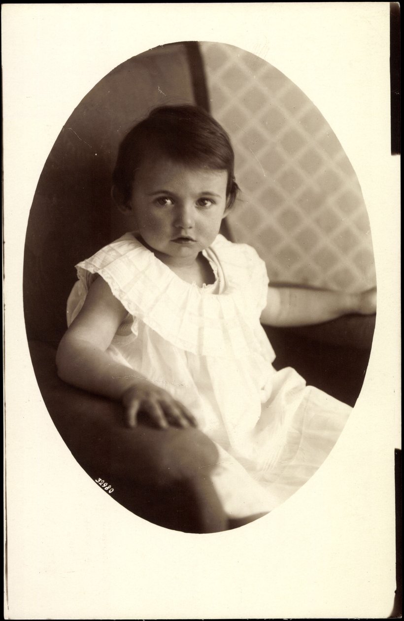 Passepartout Ak Prinsessan Hilda av Bayern som liten flicka (s/v foto) av Photographer German