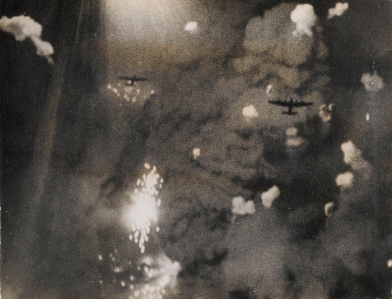 Bild tagen när Royal Air Force Lancasters attackerade Dresden (s/v foto) av Photographer German
