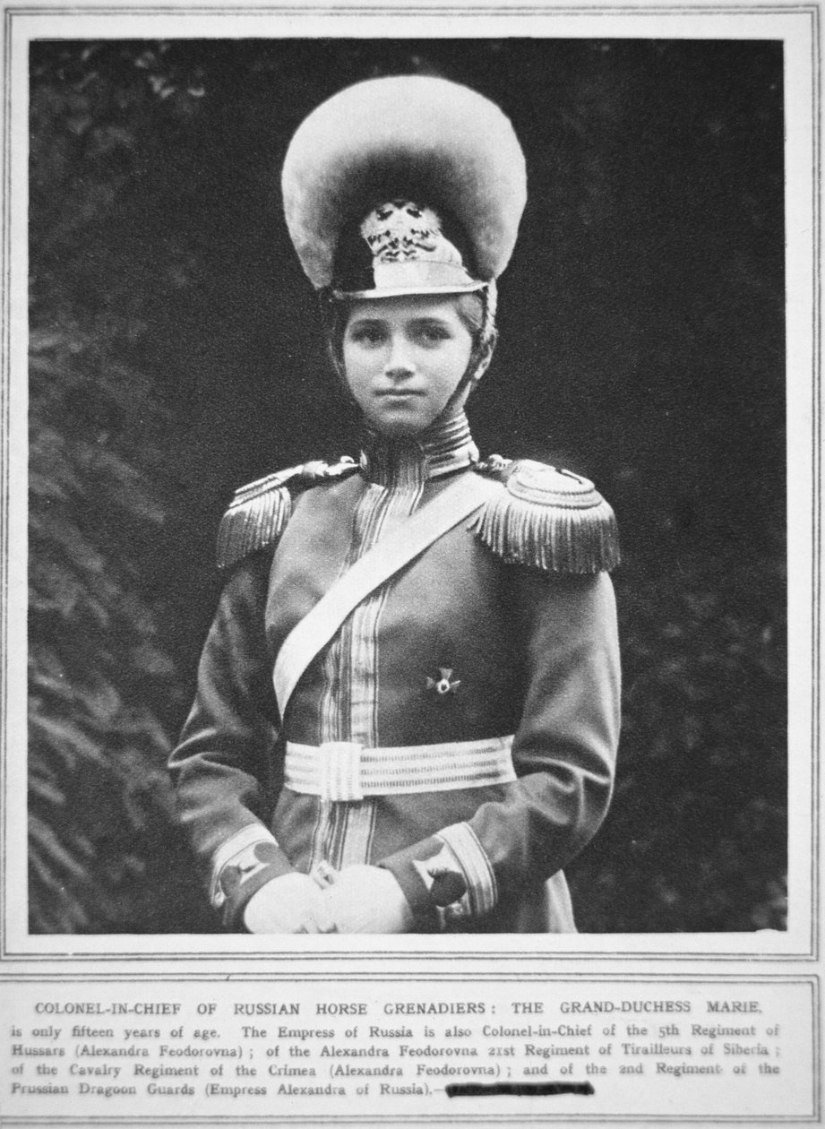 Storhertiginnan Maria i överstelöjtnantens uniform för de ryska hästgrenadjärerna. av Photographer Russian