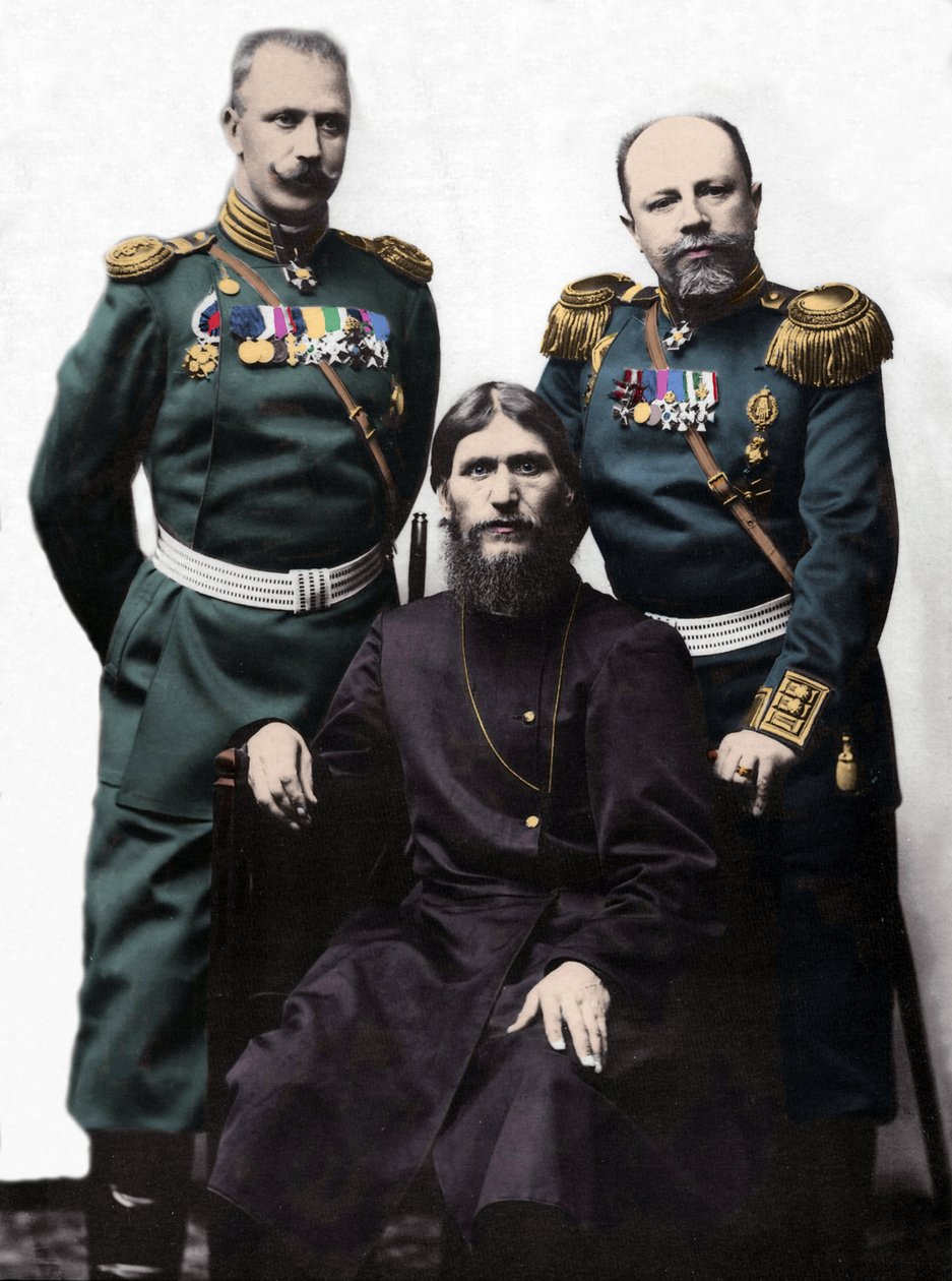 Grigory (Grigory) lefimovich Novykh, känd som Rasputin (Rasputin) (1869-1916) med kapten von Lohman och prins överste Putyatin. (Vänster till höger: Prins Mikhail Putyatin, Grigory Rasputin och överste D Loman) av Photographer Russian