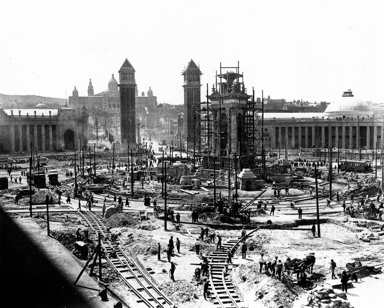 Konstruktion i Barcelona, ca 1910 (s/v foto) av Photographer Spanish