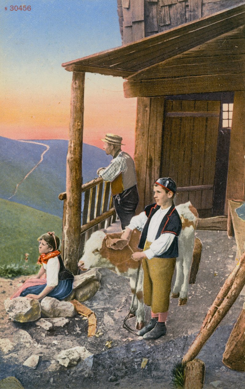 Far och två barn vid sin stuga i de schweiziska alperna. Vykort skickat 1913. av Photographer Swiss