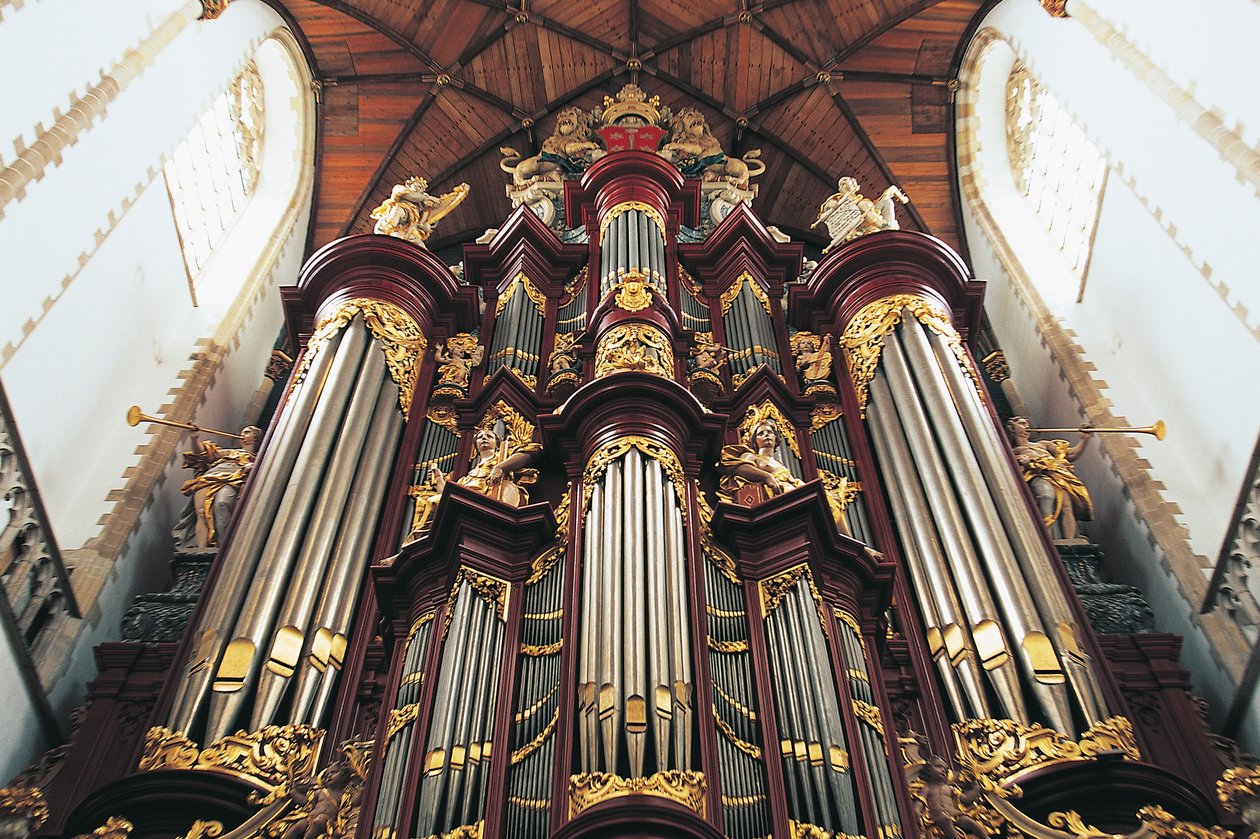 Orgeln i St-Bavokerk kyrka eller Grote Kerk, byggd av Christian Muller (1690-1763), Haarlem, Nederländerna av Blaise Nicolas Le Sueur