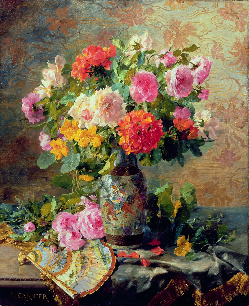 Vas med blommor och en fläkt av Pierre Garnier