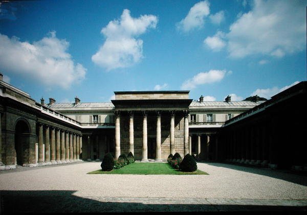 Utsikt över innergården till Hotel de Salm, Palais de la Legion dHonneur, byggt 1782-87 av Pierre II Rousseau