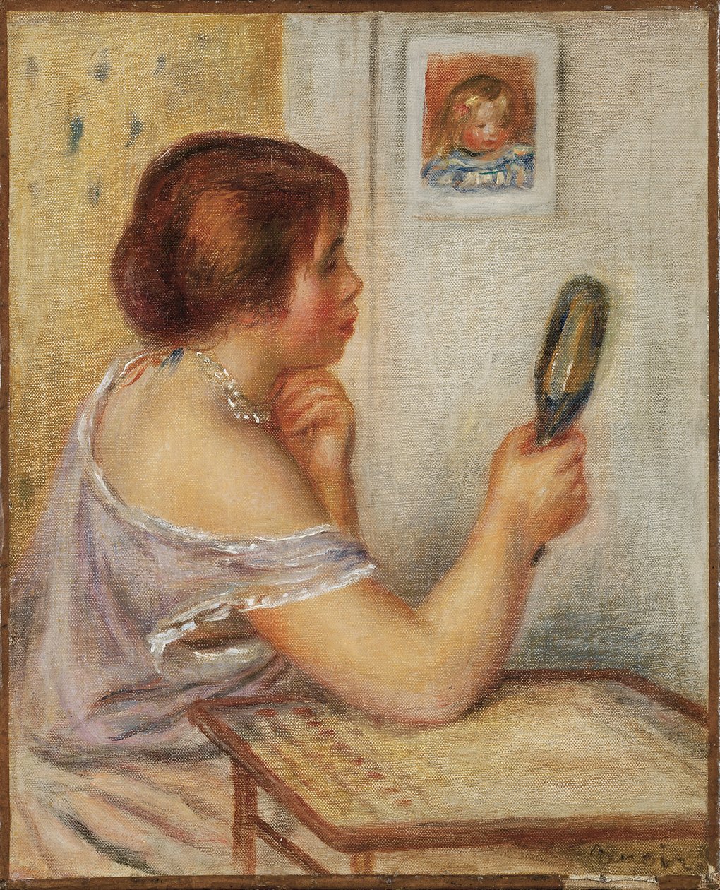 Gabrielle håller en spegel eller Marie Dupuis håller en spegel med ett porträtt av Coco, tidigt 1900-tal av Pierre Auguste Renoir