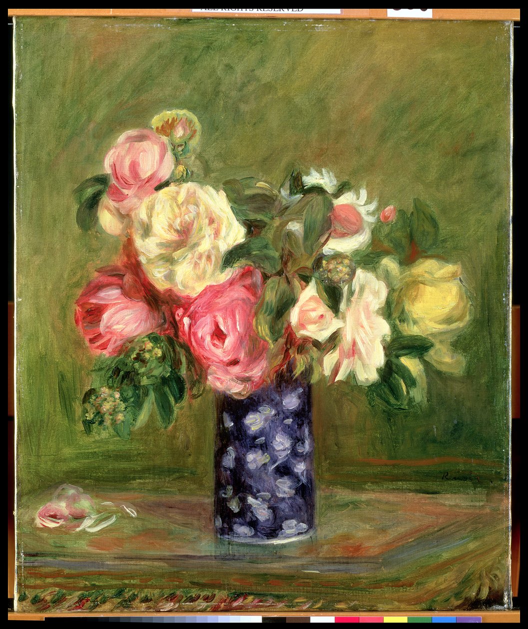 Rosor i en blå vas av Pierre Auguste Renoir