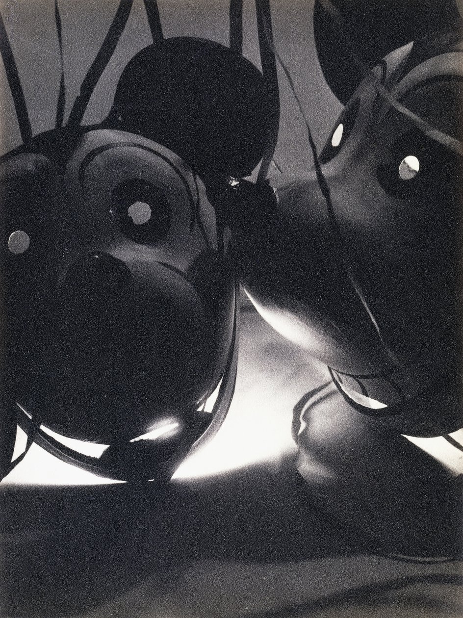 Musse Pigg-ballonger, ca 1932 (silvertryck av gelatin, på Gevalux-papper) av Pierre Dubreuil
