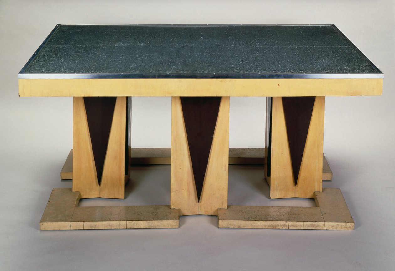 Bord, av Pierre-Emile Legrain (1889-1929), i mörklackad platan, art déco-stil. Frankrike, 1900-talet. av Pierre E. Legrain