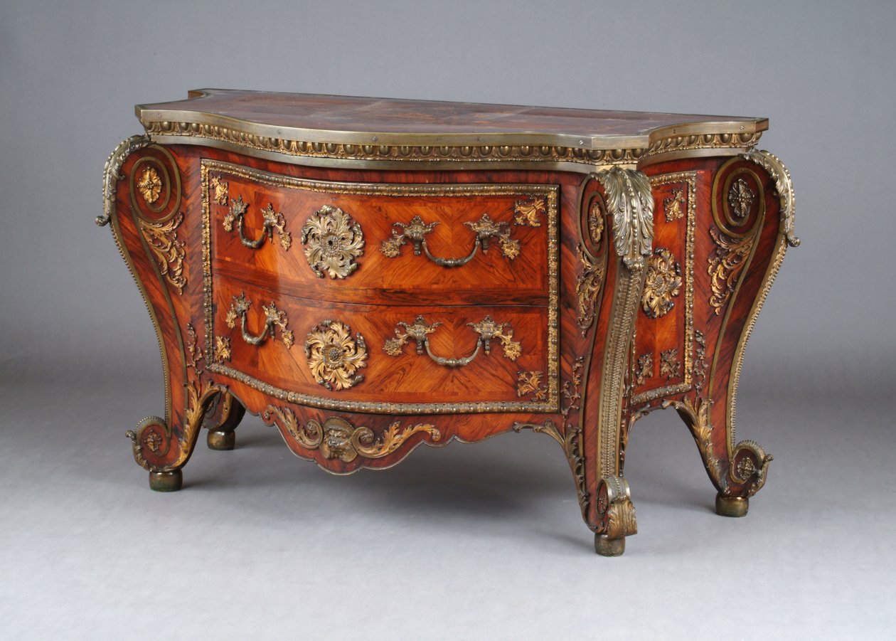 Kommode, ca 1760-75 (rosenträ och förgylld brons) av Pierre Langlois