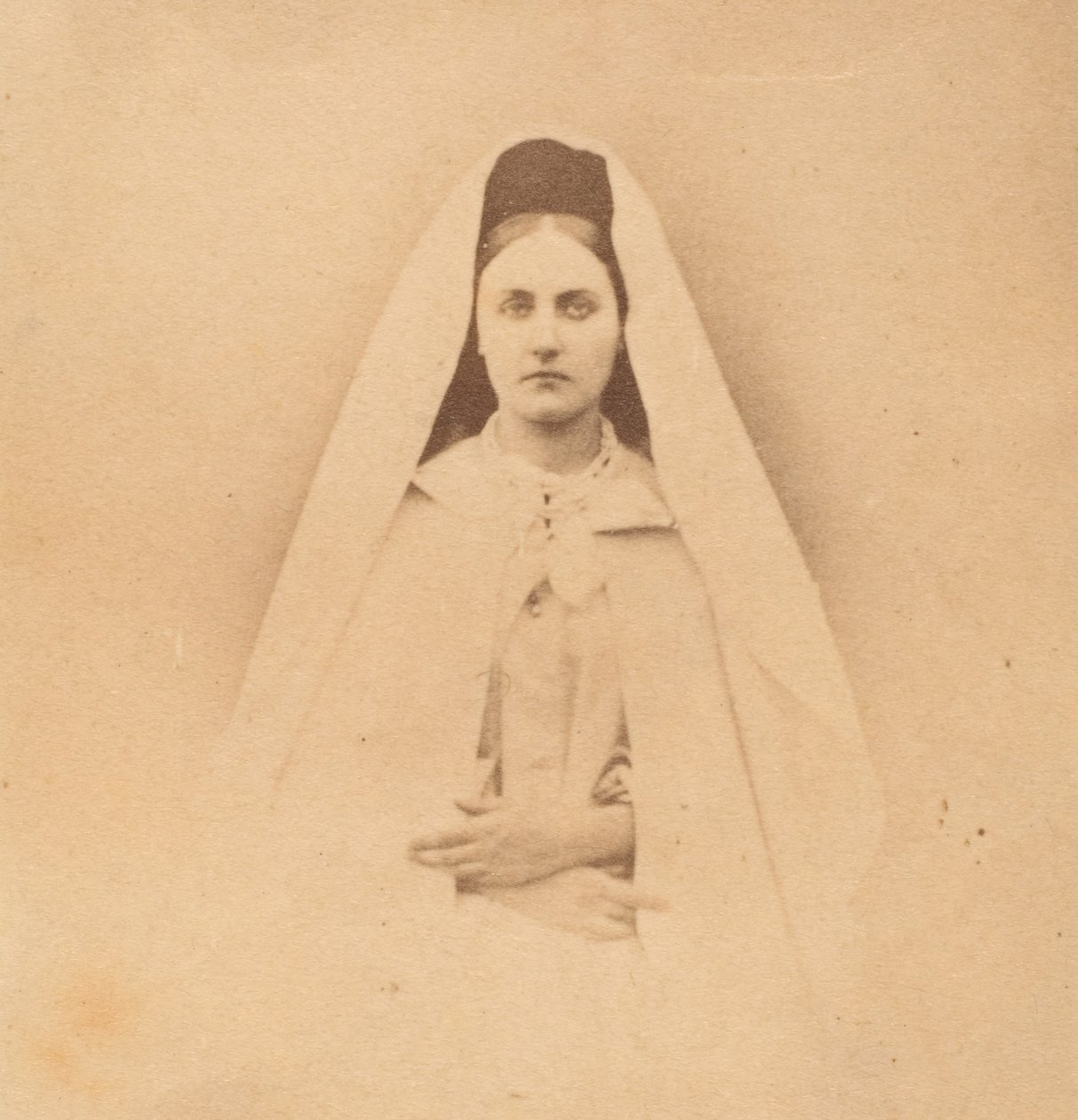 Den vita nunna, 1860-talet. av Pierre Louis Pierson