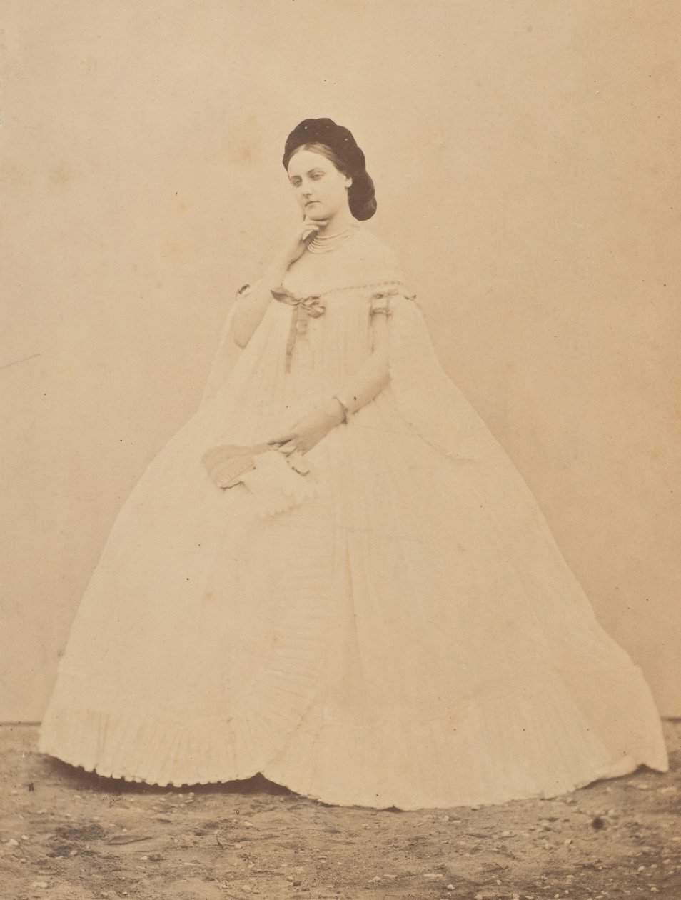 Den andra plisie-badrocken, 1860-tal. av Pierre Louis Pierson