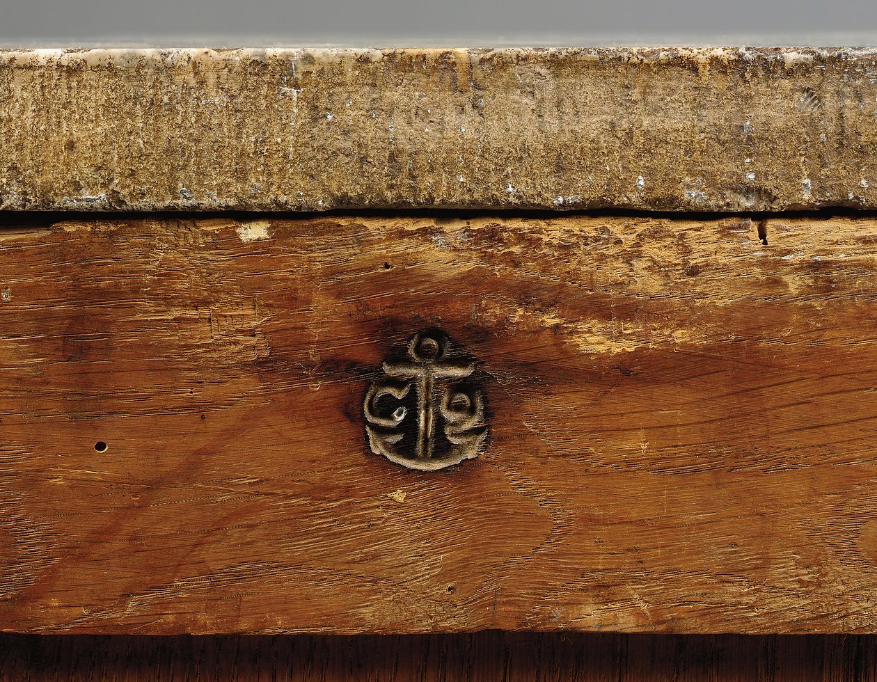 Detalj av en Ludvig XV-kommod av Pierre Roussel