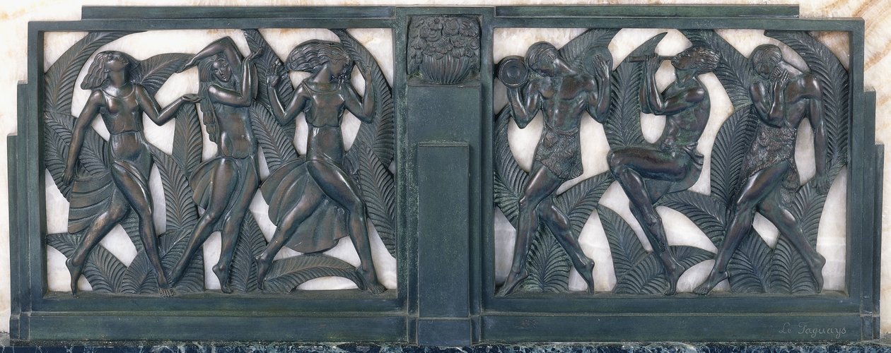 En fris föreställande tre klassiska dansande flickor och tre musiker, ca 1910-1935 (patinerad brons, randig vit marmor, grön marmorsockel) av Pierre le Faguays