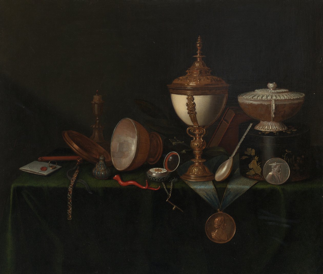 Stilleben med strutsäggkoppen och Whitfield Heirlooms, ca. 1670. av Pieter Gerritsz van Roestraeten