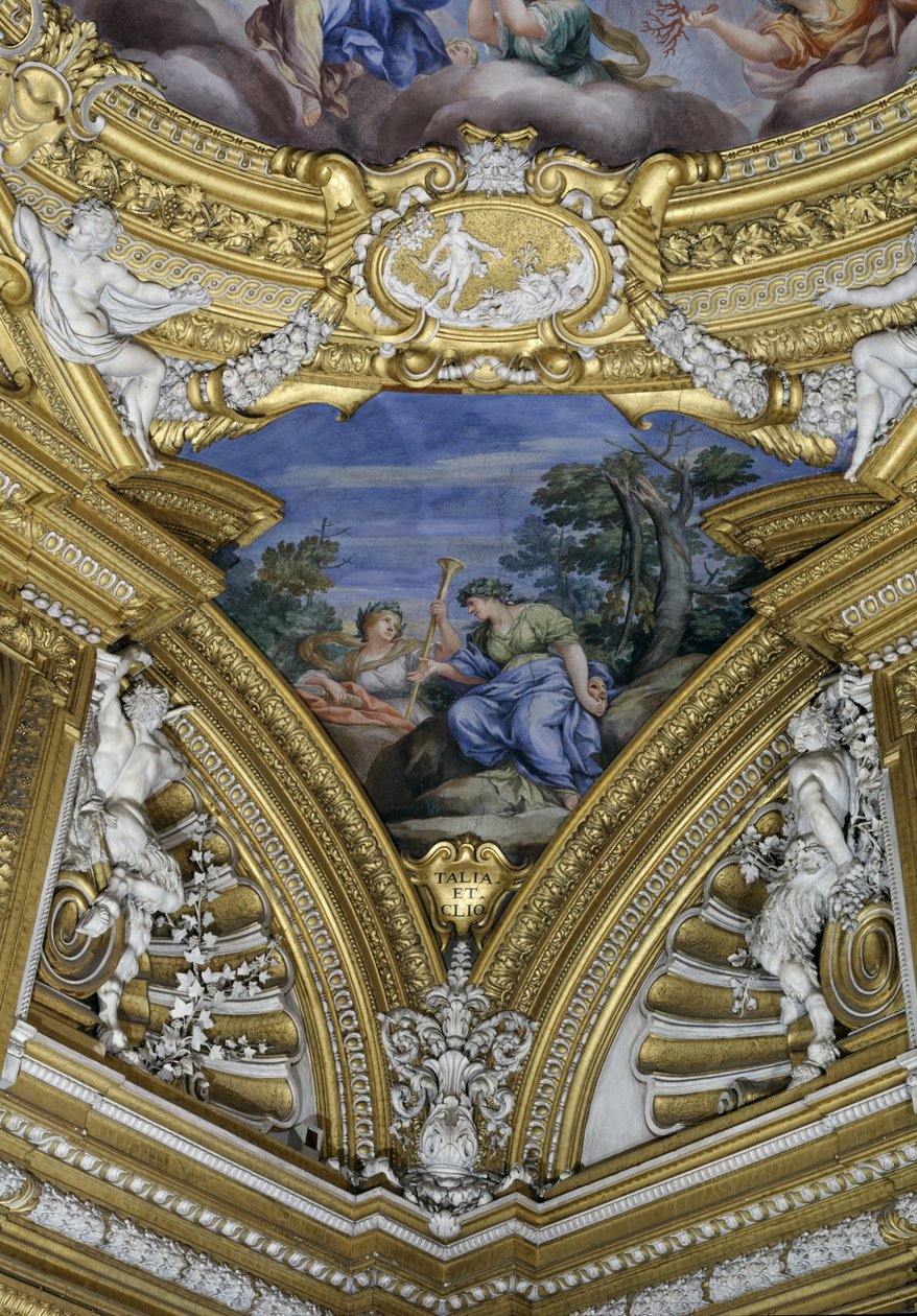 Sala di Apollo Apollos sal detalj av en hängande pendel som föreställer muserna Thalia och Clio, fresco från ca 1647 av Pietro da Cortona