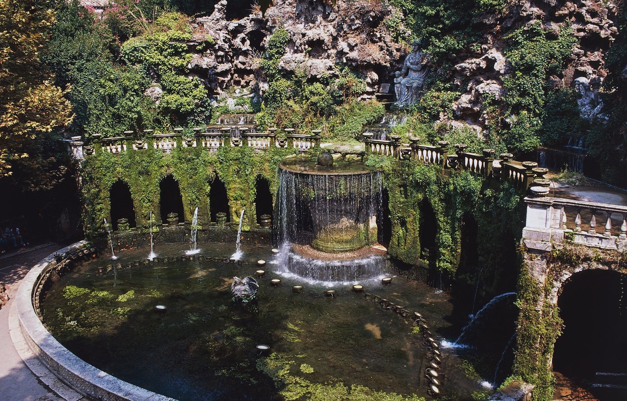 Ovato-fontänen eller Tivoli-fontänen av Pirro Ligorio (1513-1583), Villa d