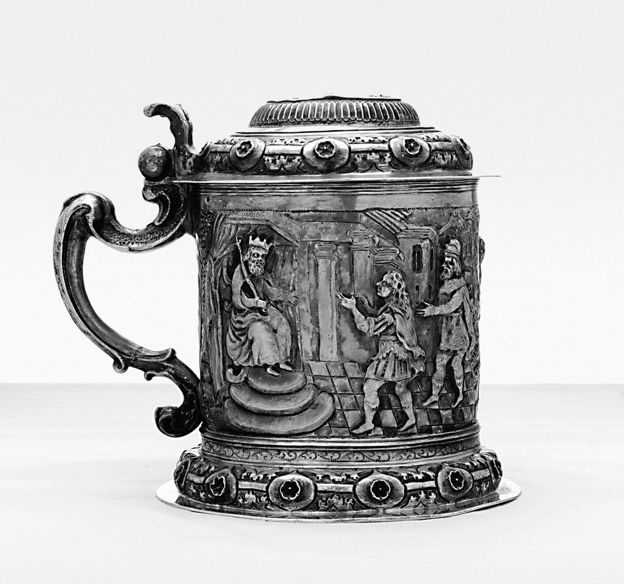 Tankard, sidorna motsätter sig och jagas med scener ur Josephs liv, Danzig, ca 1690 (paket förgyllt silver) av Polish School