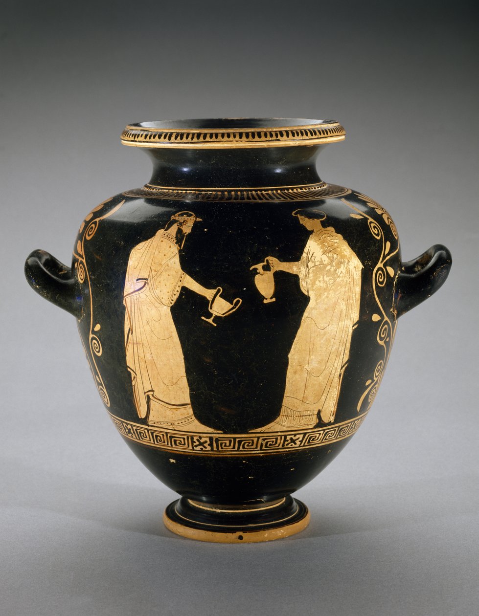Rödfigur Stamnos med scen av Dionysos med tjänarinna, 440-420 f.Kr. (terrakotta) av Polygnotos Polygnotos