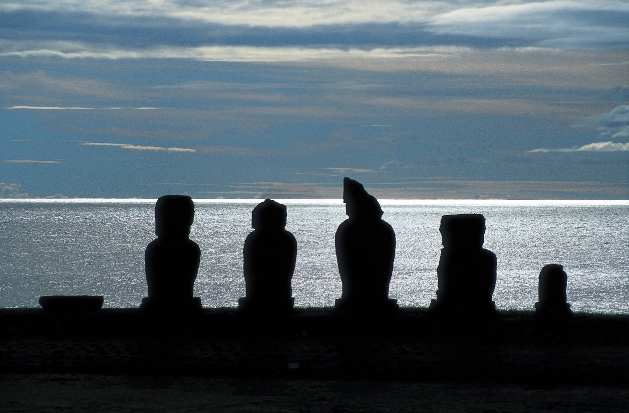 Moai-statyer, Rapa Nui National Park, Påskön, Chile av Polynesian Polynesian