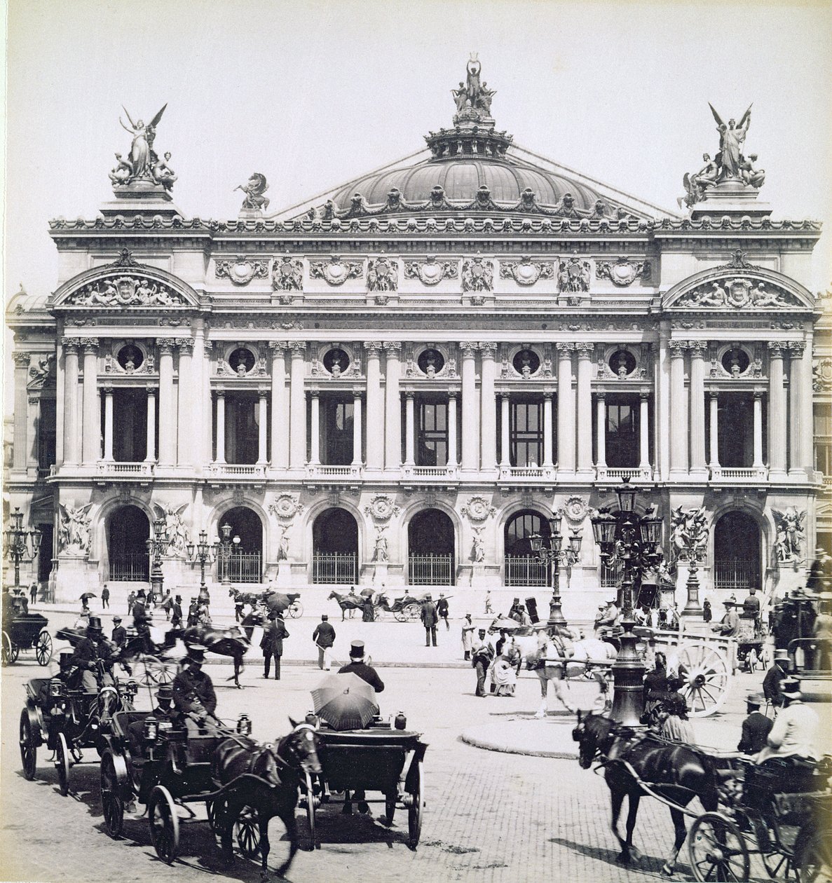 Operahuset, Paris, 14 maj 1893 av Portuguese Photographer