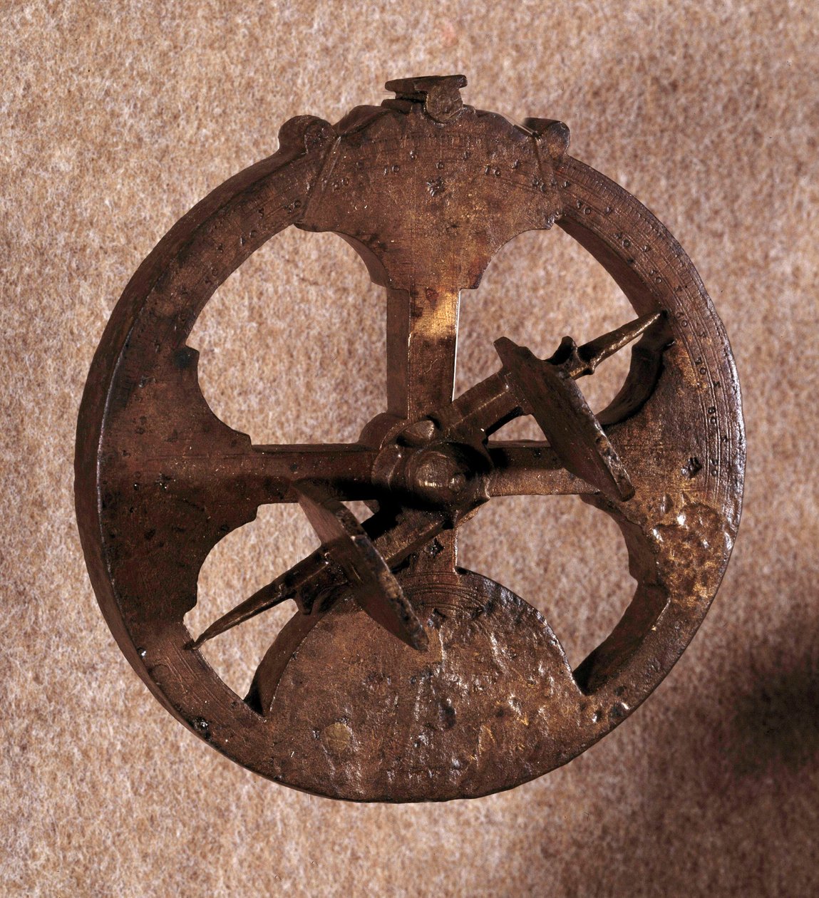 En astrolabium, ett astronomiskt mätinstrument som används av navigatörer. Tillverkad i Portugal. 1648. av Portuguese School