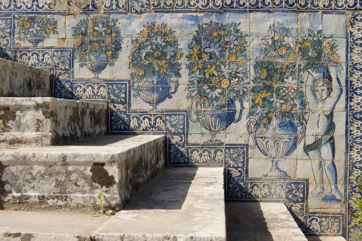 Azulejos-plattor i palatsträdgårdarna (keramik) av Portuguese School