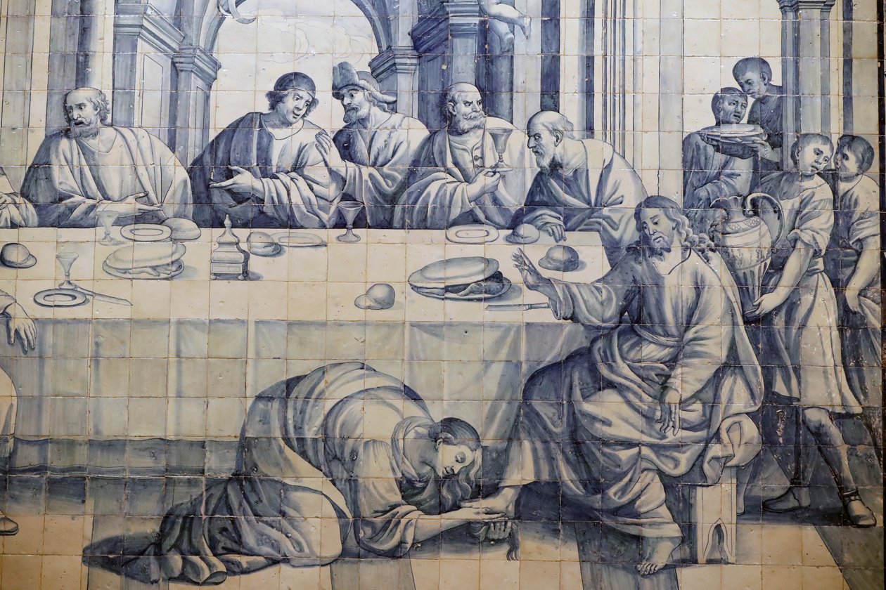 Barmhärtighetens kyrka. Azulejos. Jesus är smord av en syndfull kvinna i Lukas 7:36-50. Evora. Portugal. av Portuguese School