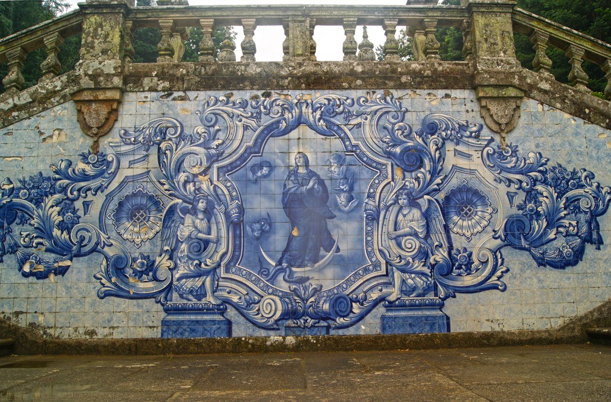 Dekorativ panel som visar Jungfru Maria som krossar ormen, Lamego, Portugal. 1738 av Portuguese School