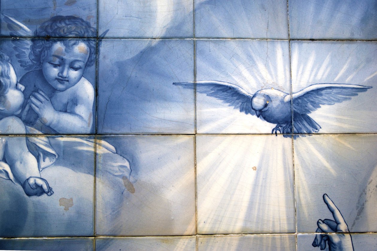 Detalj av ärkeängeln Gabriel som pekar på duvan, dekorativ panel som visar bebådelsen, Lamego, Portugal. 1738 (keramiska plattor) av Portuguese School