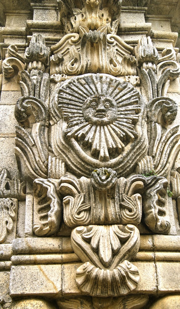 Östra sidan av helgedomen Nossa Senhora dos Remédios obelisk, Lamego, Portugal. 1738 (granit) av Portuguese School