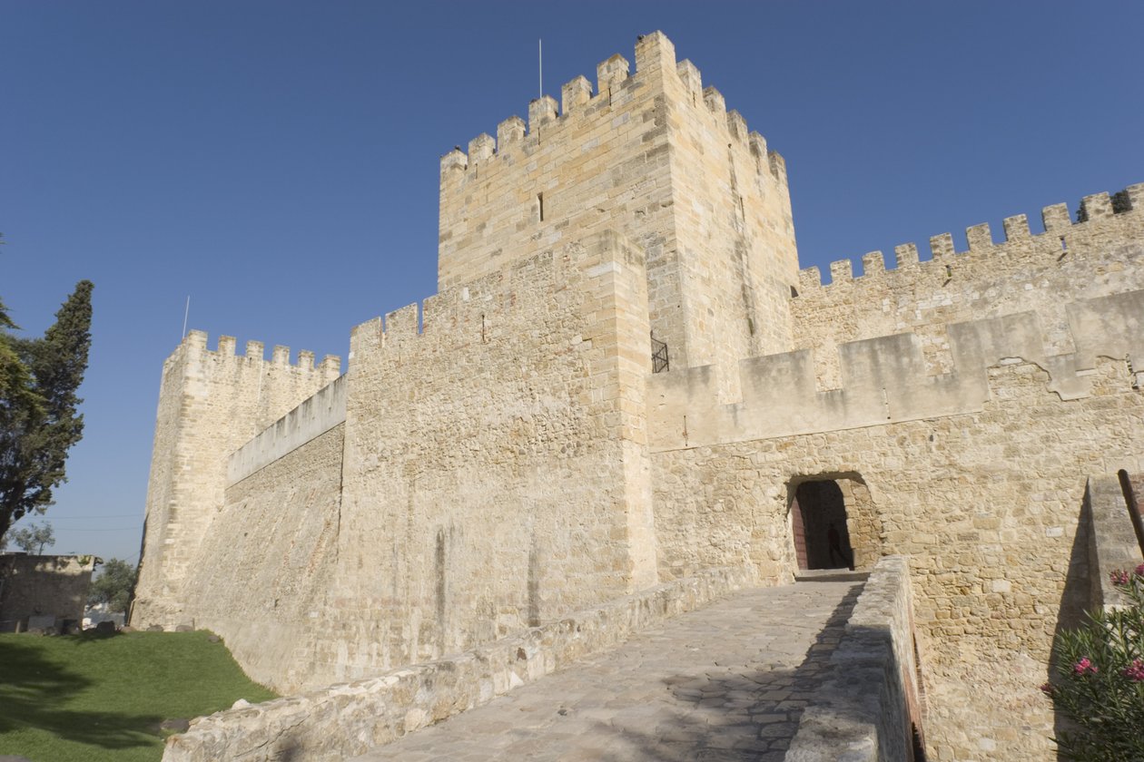 Exteriör vy av slottet av Portuguese School
