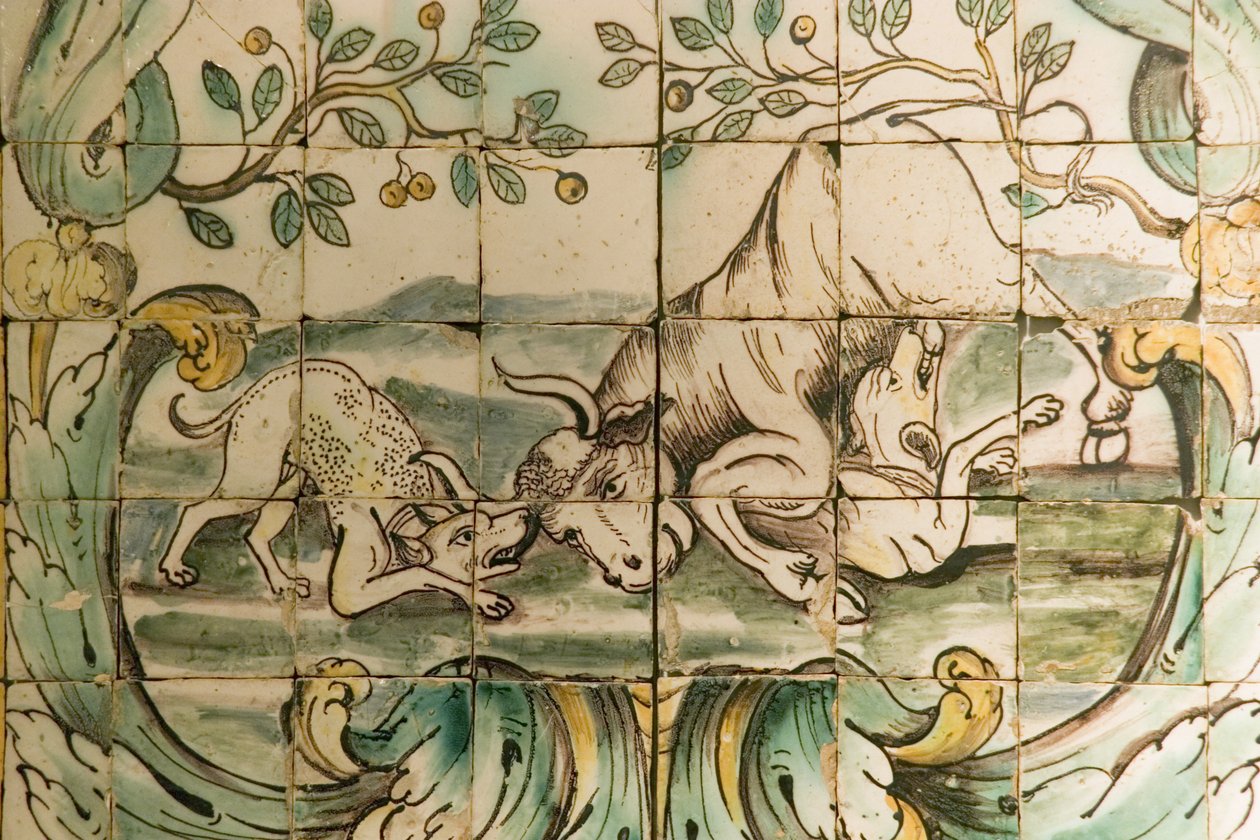 Majolikaplattor som visar hundar som attackerar en tjur, från The Hunting Room at Palacio da Praia, Belem, ca 1680 (keramik) av Portuguese School