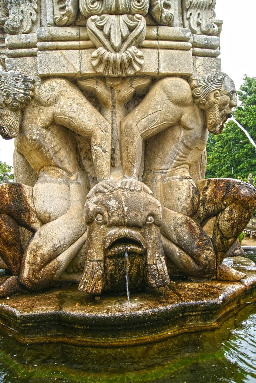 Mytiska Atlantes vid foten av en obelisk, Lamego, Portugal. 1738 (granit) av Portuguese School
